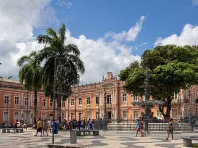 Lottenberg defende que faculdades de Medicina ensinem a contestar a IA