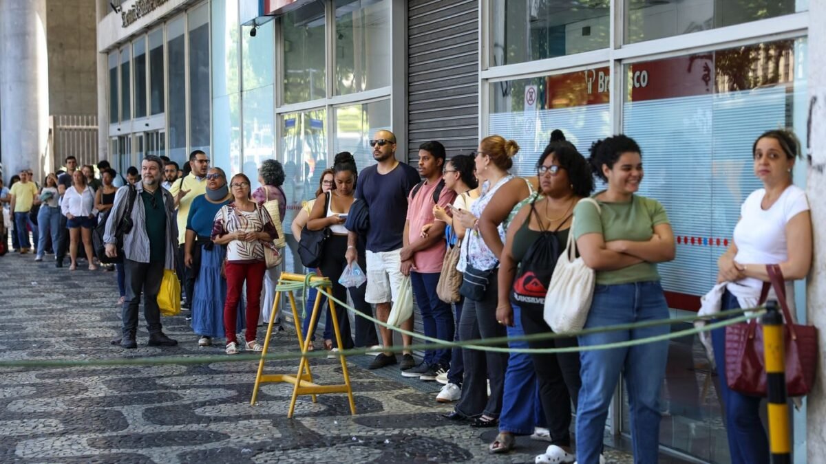 Concurso ABDI tem 180 vagas e salário de R$ 16.034,70; inscrições vão até 10 de novembro