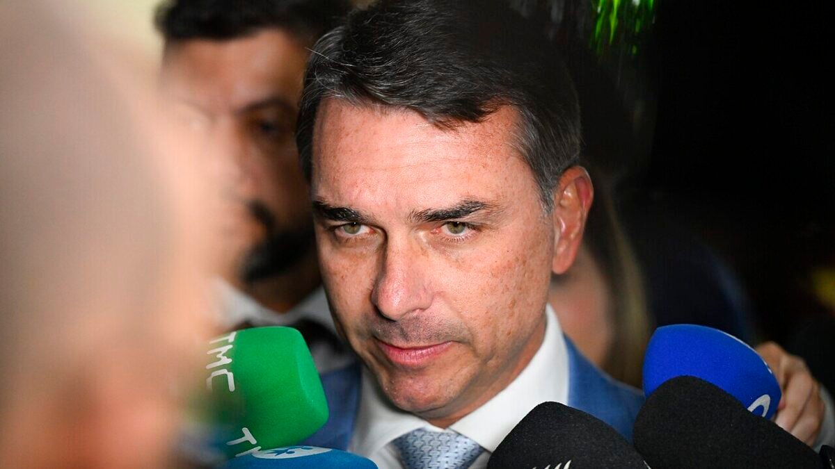 Flávio sai na frente e enfrenta Lula no 2º turno em 25 de outubro