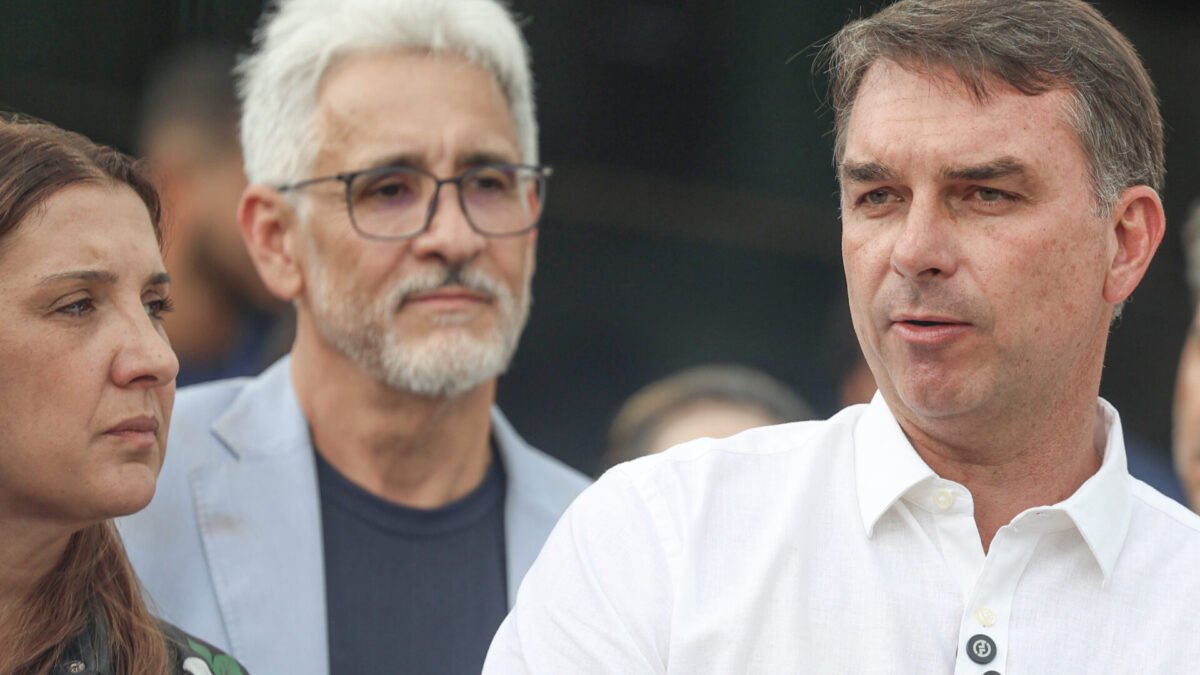 Flávio Bolsonaro propõe “Vira Pix” para devolver parte de contas, sem informar custo