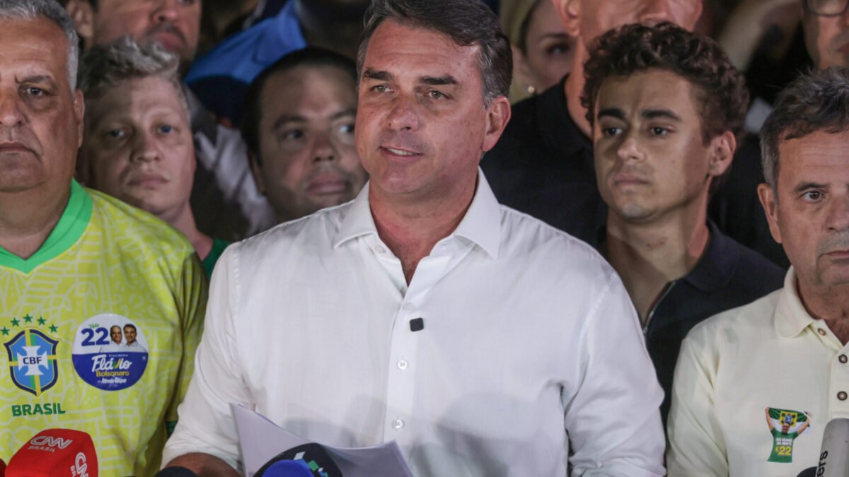Flávio Bolsonaro nos EUA: o que se sabe sobre a saída do país após ordem de Moraes