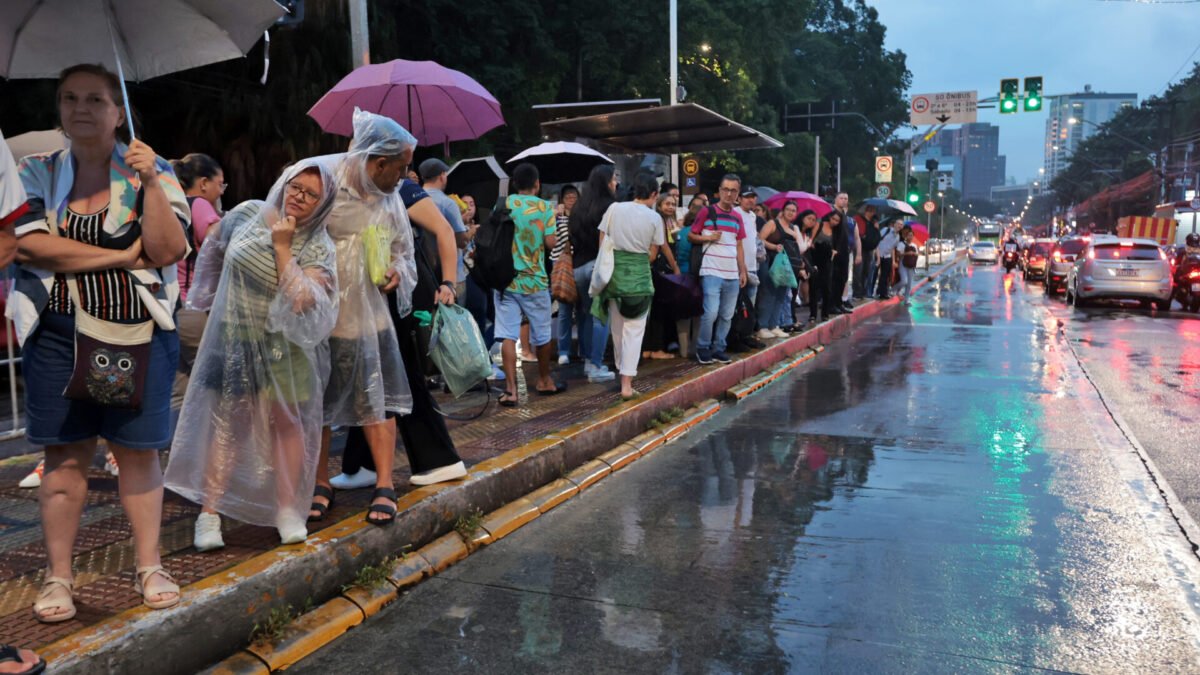 Ônibus de SP rodam com 71% da frota no domingo de eleição, abaixo dos 100% determinados
