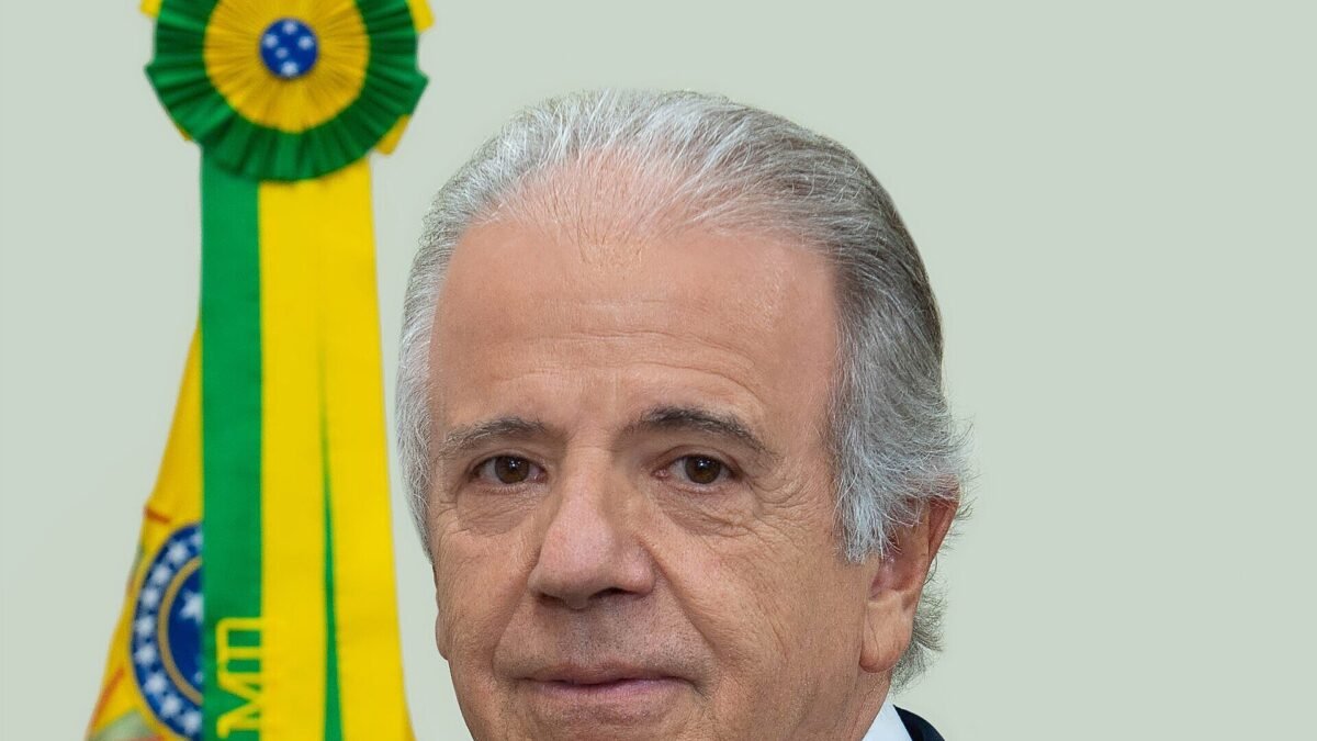 Cinara Fredo, indicada por Múcio, pode ser a 1ª mulher na Defesa