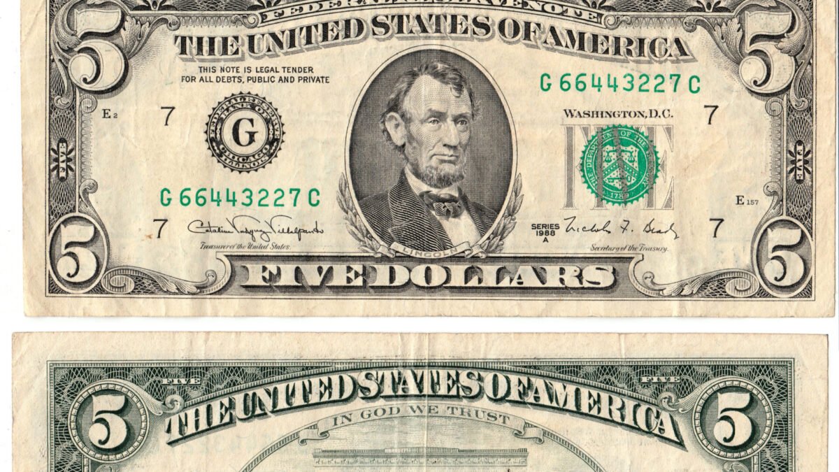 Dólar abre a R$ 5,08 em leve queda com pesquisas e fim da escala 6×1 no radar