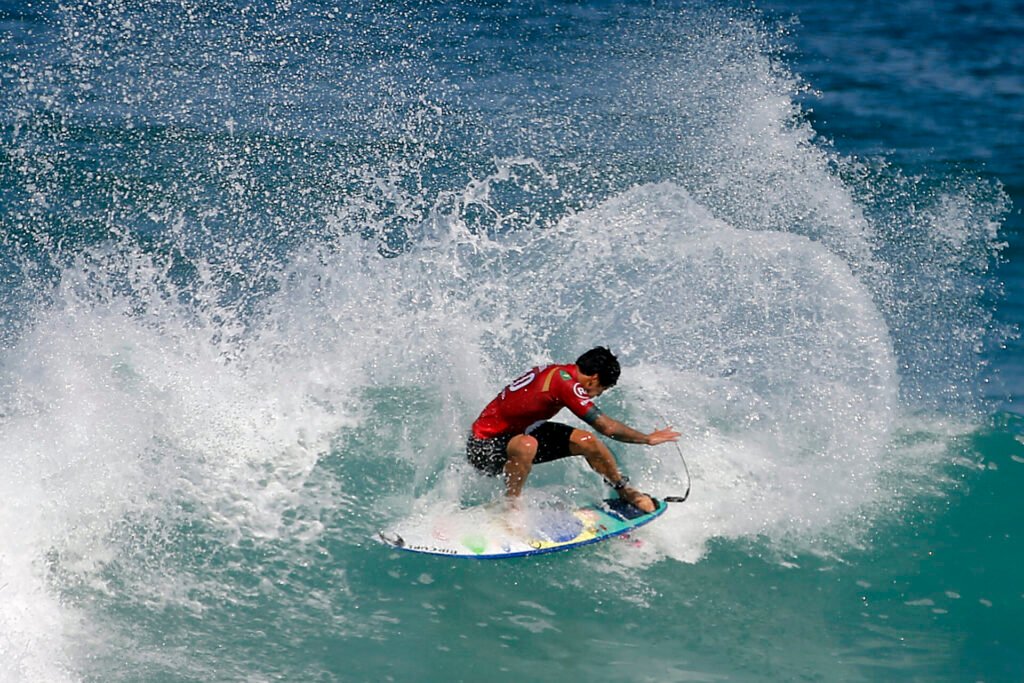 Gabriel Medina em etapa brasileira da Liga Mundial de Surfe, na praia de Itaúna, em Saquarema (RJ)