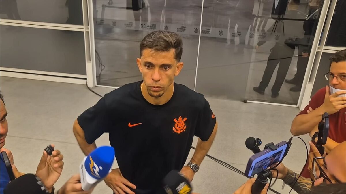 Gabriel Paulista chora após derrota para o Palmeiras e critica diretoria do Corinthians