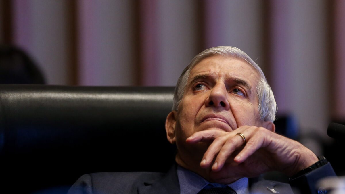 Moraes autoriza Heleno a ir a hospital em 22 de outubro e permite internação de urgência