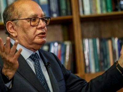 Gilmar Mendes é filmado com celular na cabine de votação em Diamantino (MT)