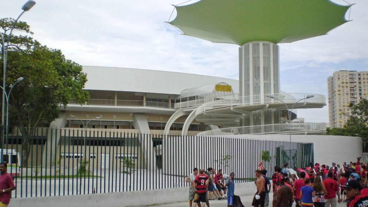 Flávio Bolsonaro fala em “guerra espiritual” em festa de centenário da Assembleia de Deus