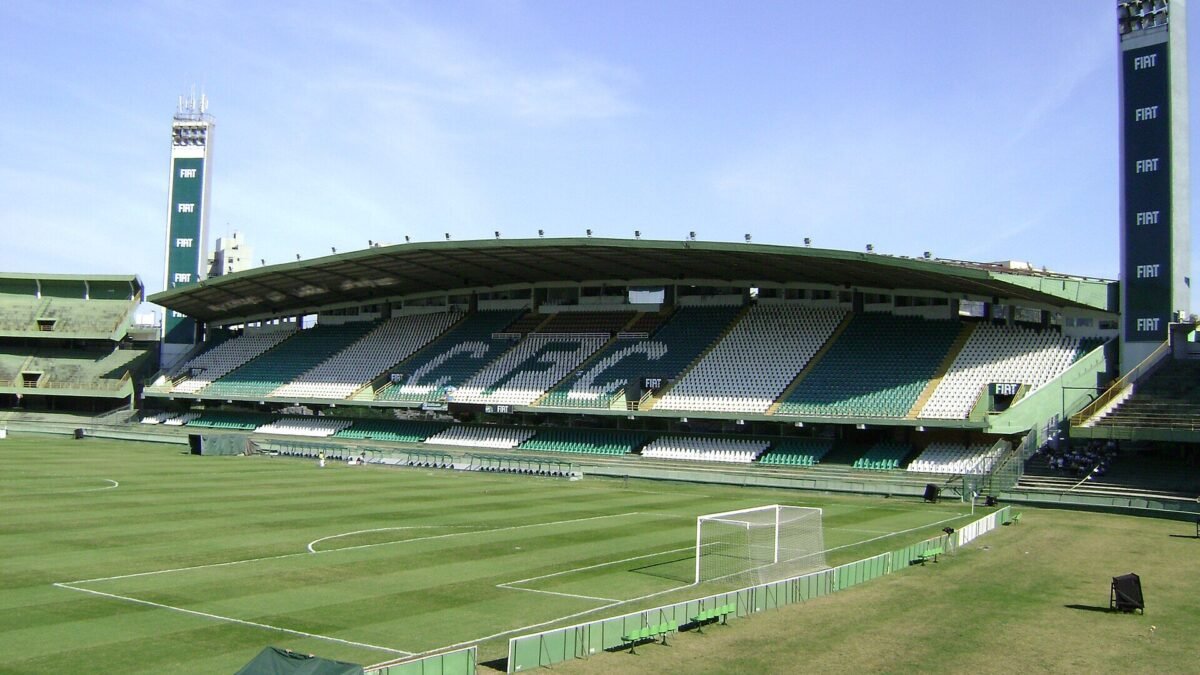 Coritiba x Vitória: onde assistir e escalações do jogo no Couto Pereira