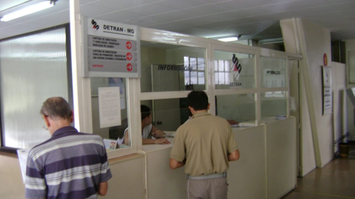 Detran-PR anuncia concurso com 100 vagas; edital ainda não saiu