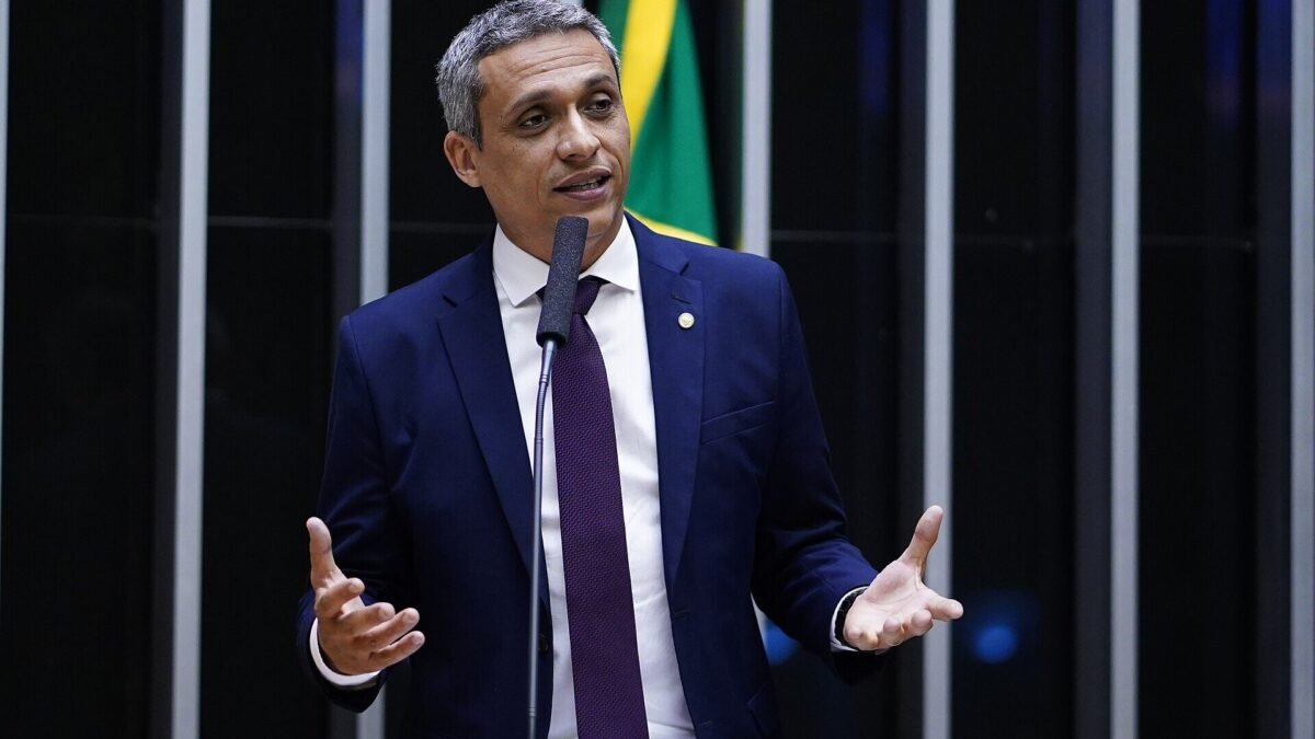 Ação no TRE-GO pode levar à cassação de Gustavo Gayer por suspeita de abuso econômico