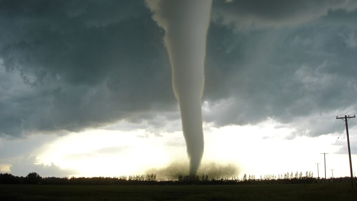 Tornado landspout de baixa intensidade é registrado entre Carambeí e Ponta Grossa