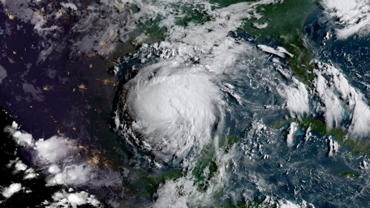Tempestade tropical Isaias se forma e deve virar furacão no Golfo do México na quinta (8)