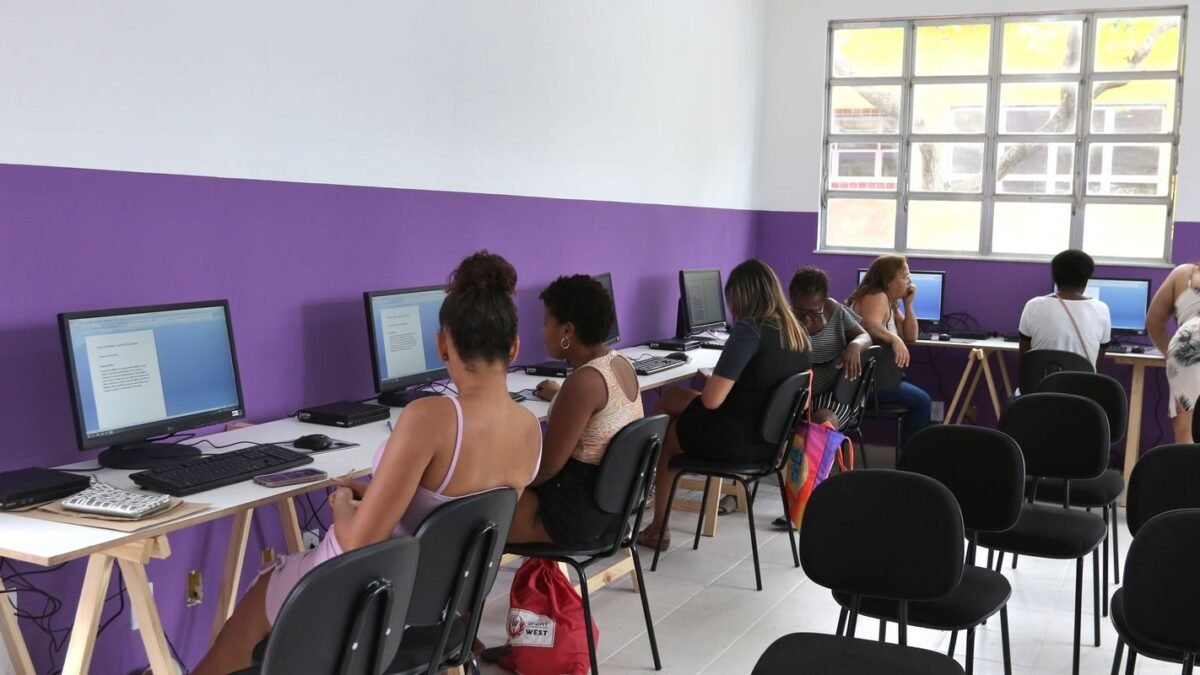 INSS pagará benefício por até 6 meses a mulheres afastadas do trabalho por violência doméstica