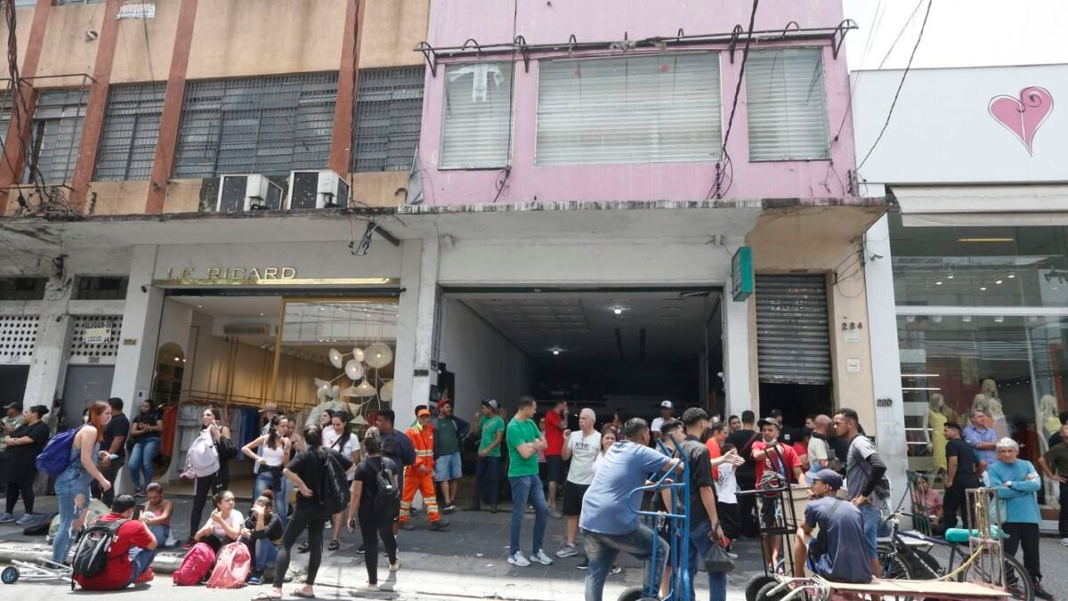 Shoppings do Alto Tietê têm 81 vagas de emprego nesta terça-feira (27)