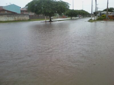 Temporal deixa trens parados, árvores caídas e alagamentos no interior de SP