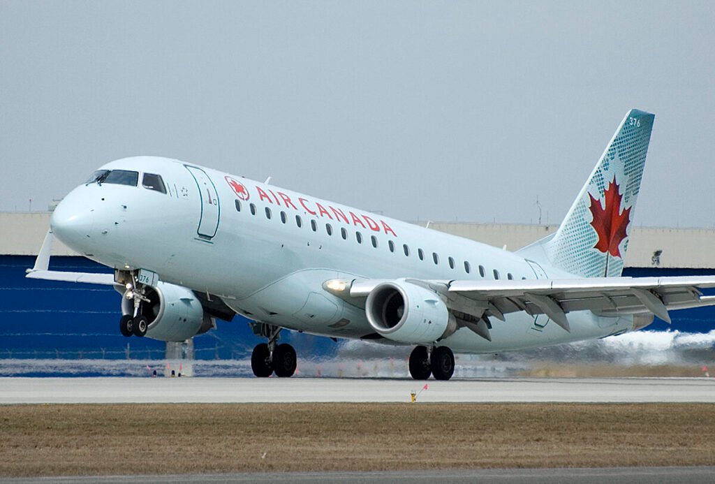 Jato Embraer 175 da Air Canada