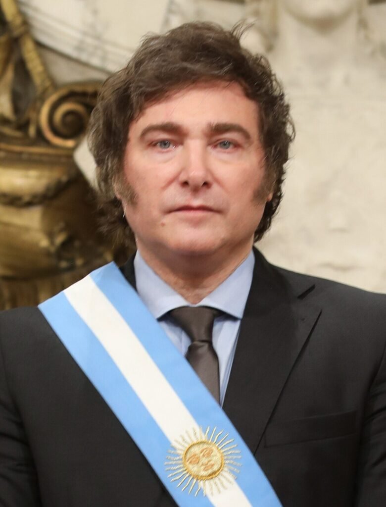 Javier Milei com a faixa presidencial