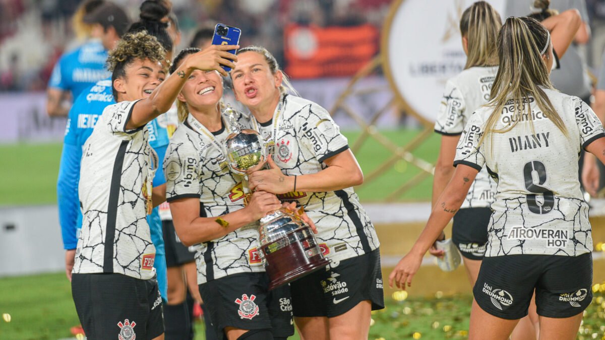 Corinthians vence o Colo-Colo por 2 a 0 na estreia da Libertadores Feminina