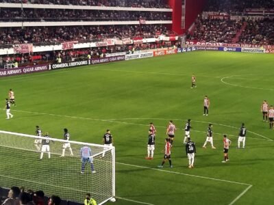 Flamengo e Estudiantes empatam sem gols e decidem vaga na final da Libertadores no Maracanã