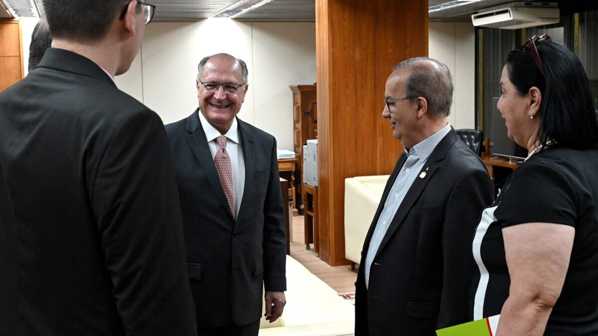 Jorginho Mello lidera para governador em Santa Catarina; veja senadores e deputados eleitos