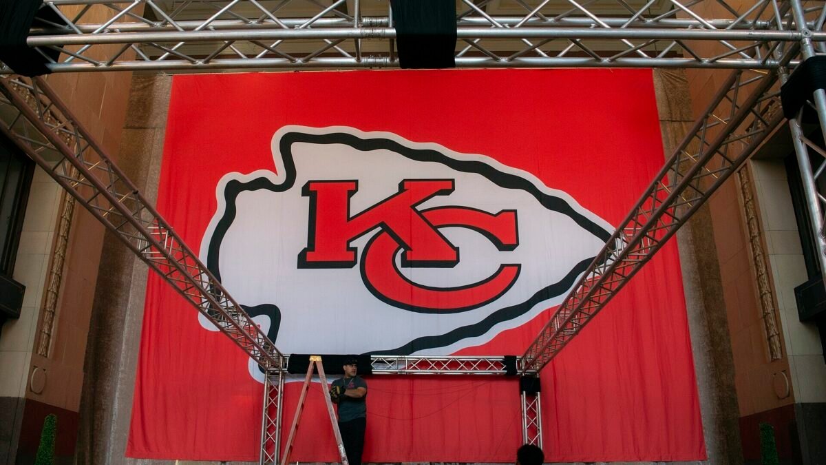 Chiefs x Chargers começa às 17h25 neste domingo no SporTV 2, na ge TV e no NFL Game Pass