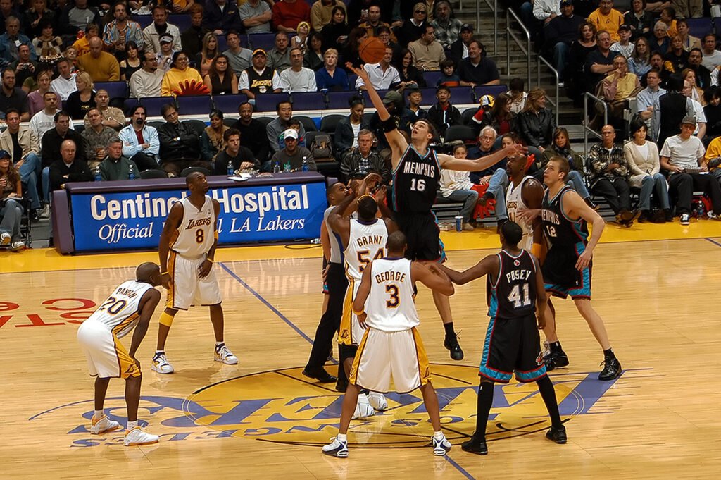 Partida entre Lakers e Grizzlies, em imagem de arquivo da temporada 2003-04