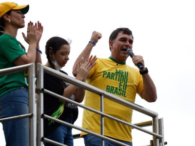 Flávio Bolsonaro desiste do debate da Globo e acusa TSE de censura