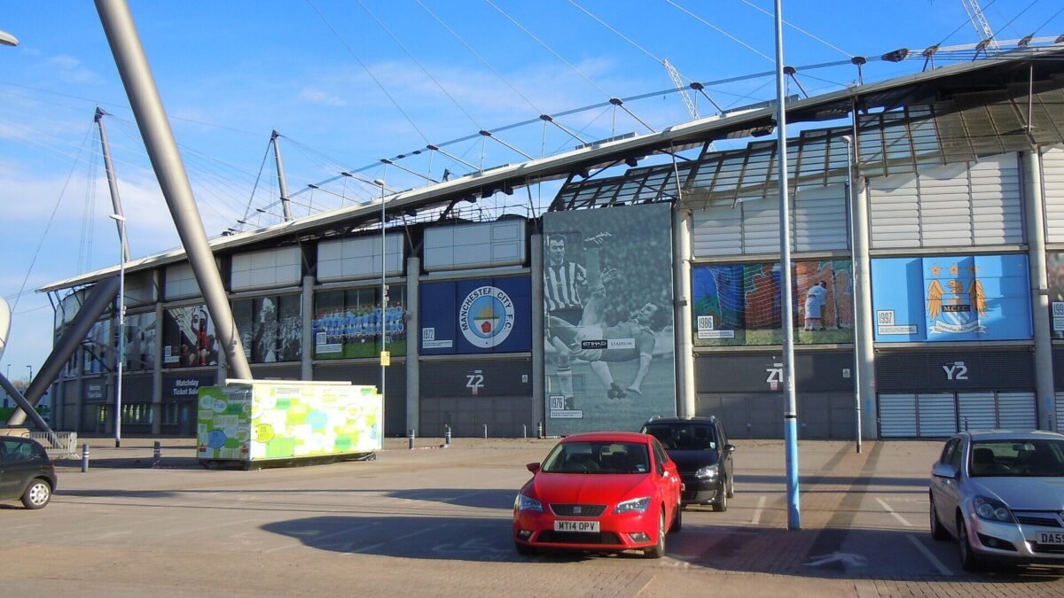 Brighton vence o Man City por 1 a 0 no Etihad e ameaça a liderança do rival