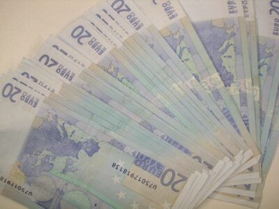 Euro hoje: PTAX fecha a R$ 5,61 nesta quarta (14) e acumula queda de 13% em 2026