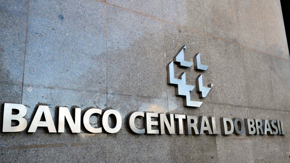 Juros caem após eleição, mas Selic segue em 13,75%