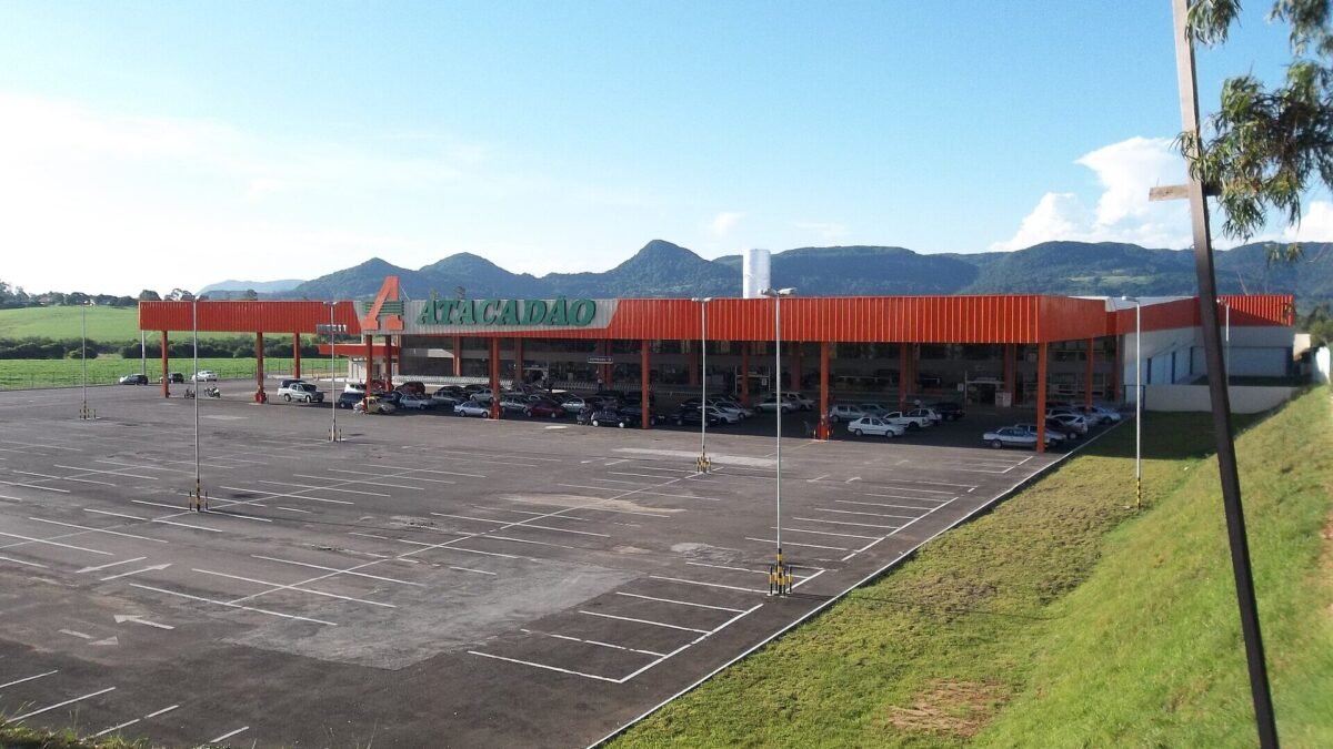 Carrefour vai vender até 22 imóveis do Atacadão a fundo do Patria e pagar aluguel