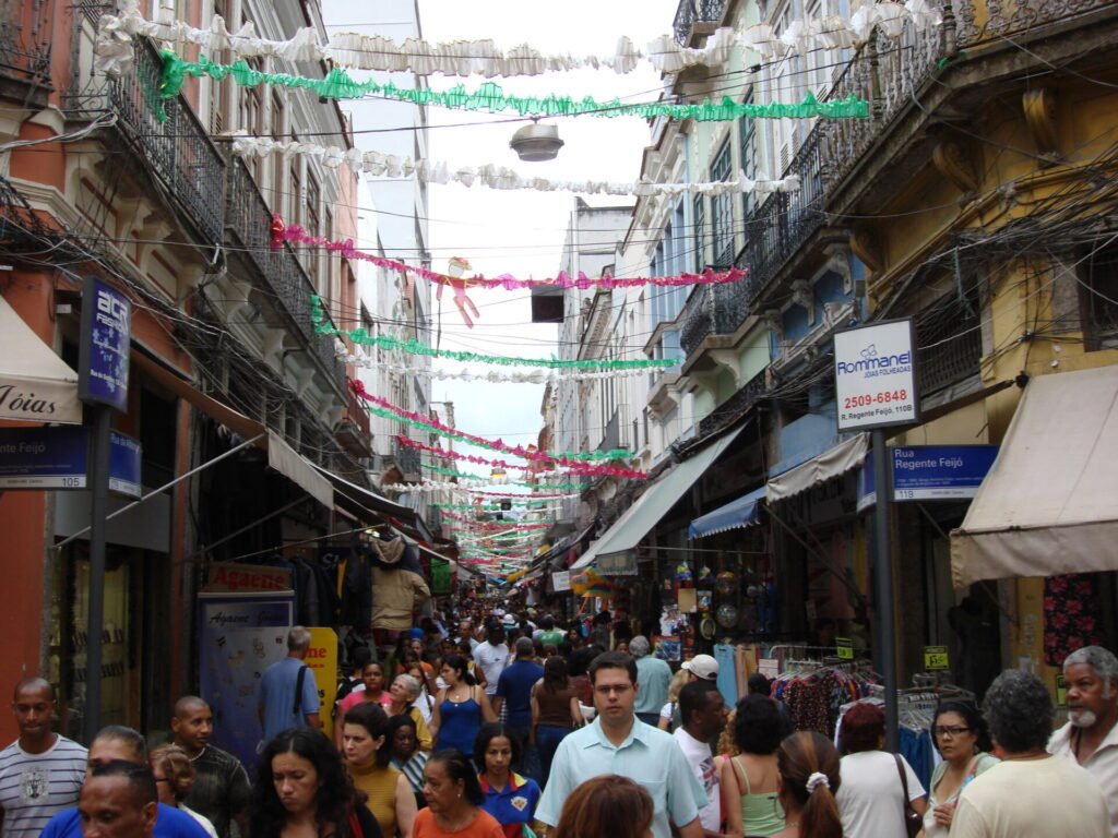 Lojas de rua no Saara, no Rio de Janeiro