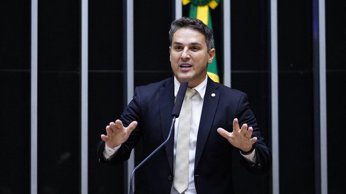 Zucco vota em Porto Alegre e diz que vitória no 1º turno seria “um grande presente”
