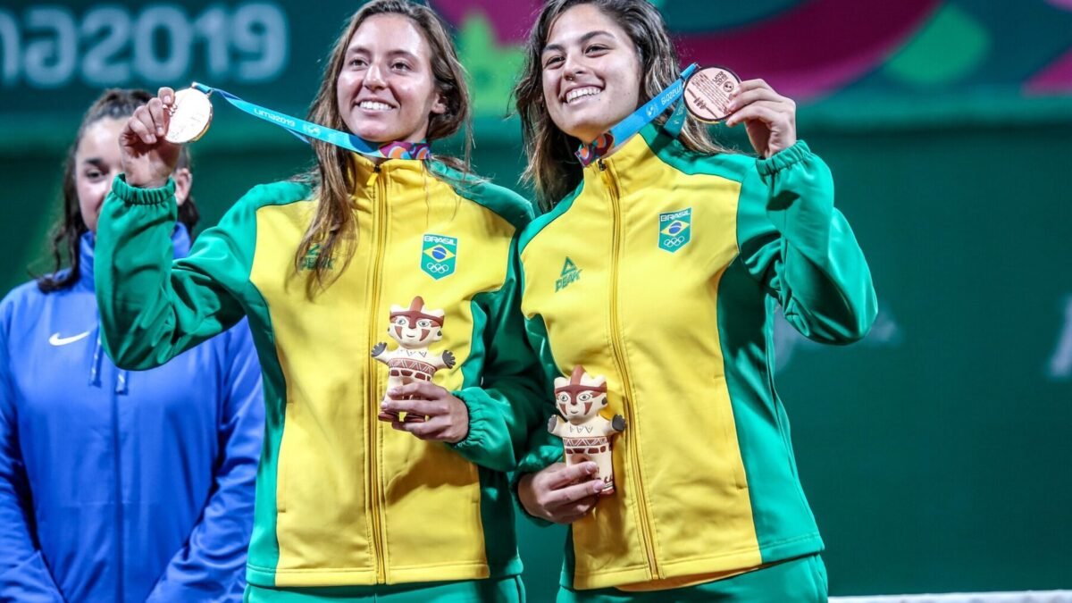 Luisa Stefani e Dabrowski enfrentam Siniakova e Hunter na final de Wuhan e podem liderar 2026
