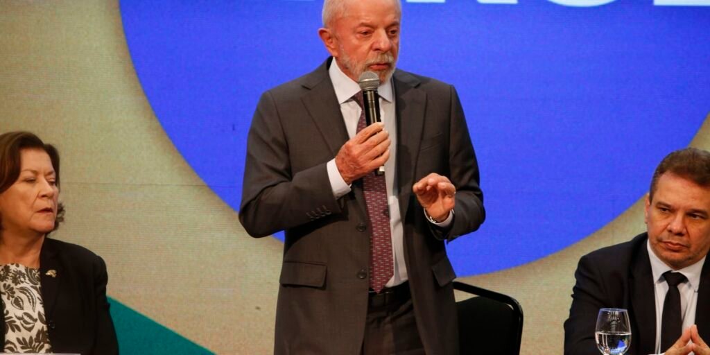 Lula participa da apresentação de novas medidas de proteção às famílias e à economia popular, em São Paulo