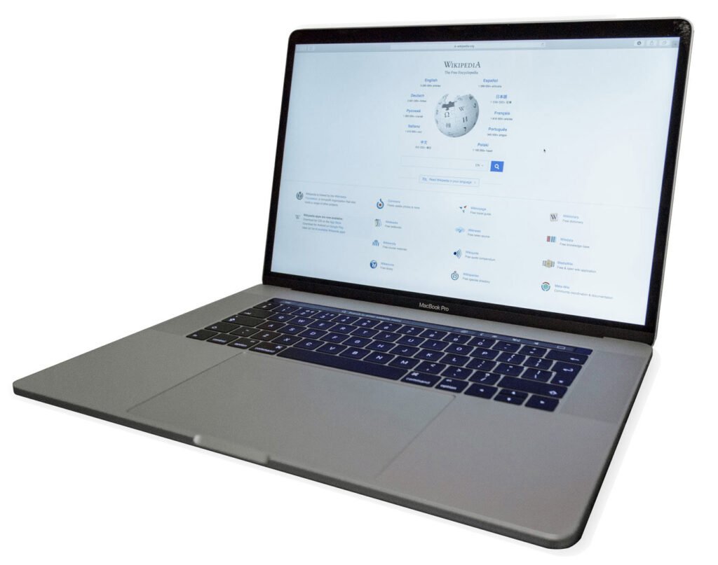 MacBook Pro do fim de 2016, em imagem de banco de arquivo