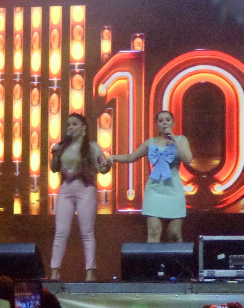 Maiara e Maraisa em show na comemoração dos 520 anos de Angra dos Reis