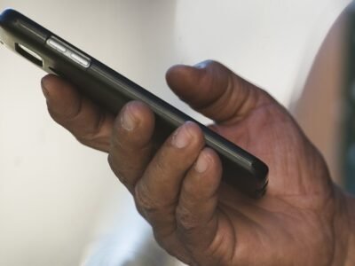 Anatel exigirá biometria facial para manter linha de celular; prazos vão até 2029