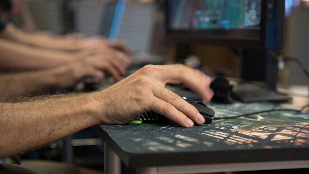 Justiça do Trabalho reconhece vínculo de atleta de e-sports que ganhava R$ 500 por mês
