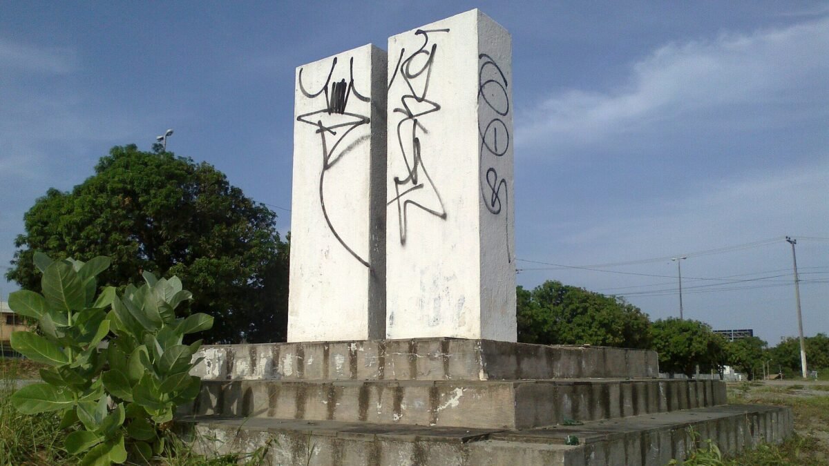 Semace embarga muro que bloqueava acesso à Lagoa do Cauípe, em Caucaia (CE)
