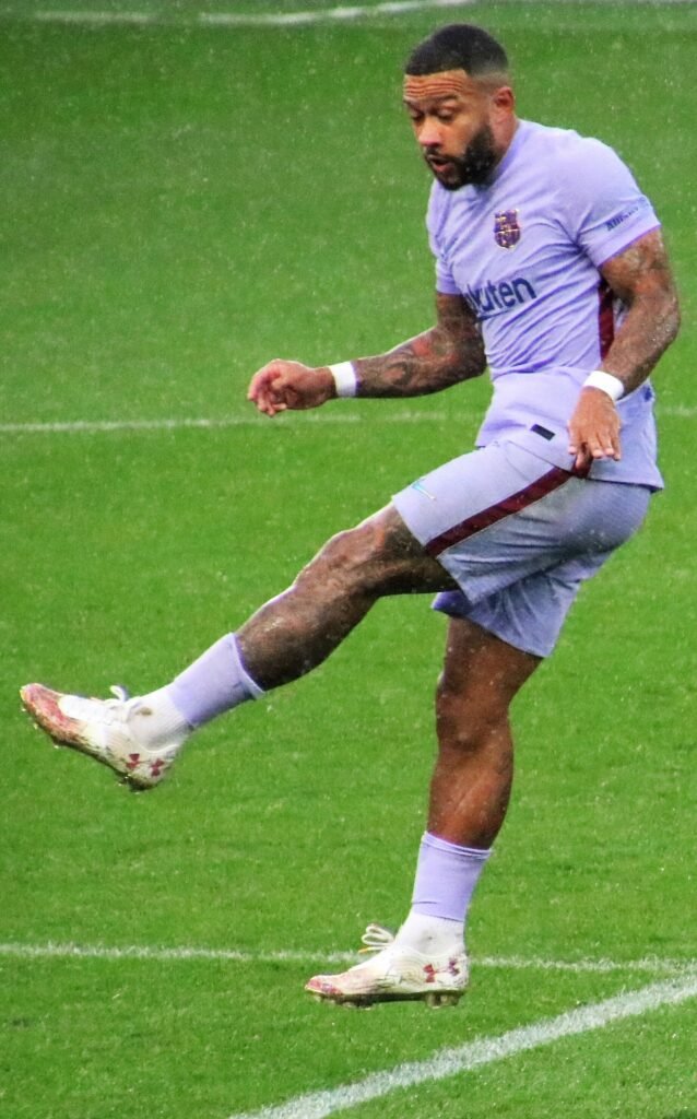 O atacante holandês Memphis Depay em foto de arquivo, quando defendia o Barcelona