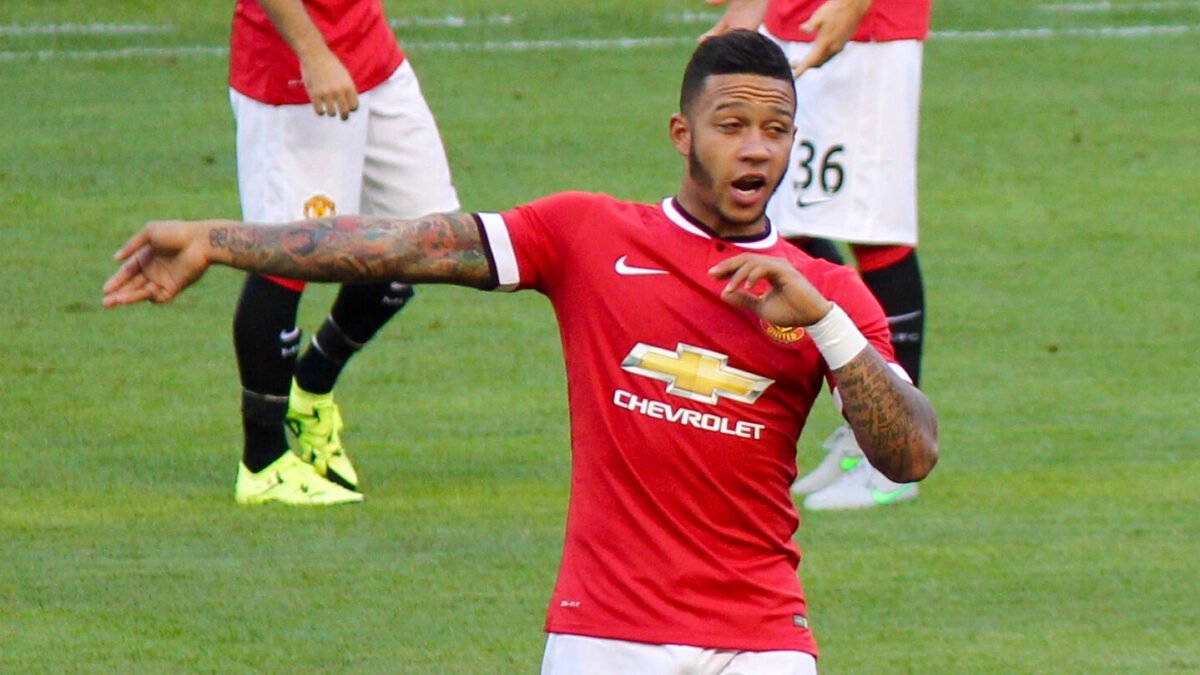 Neto chama Memphis Depay de “pior contratação da história” do Corinthians