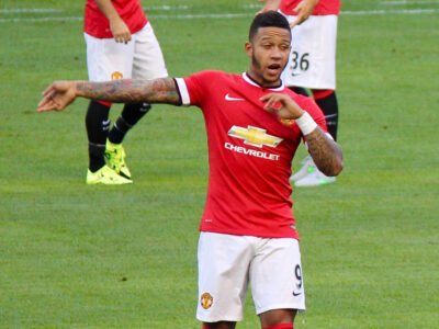 Neto chama Memphis Depay de “pior contratação da história” do Corinthians