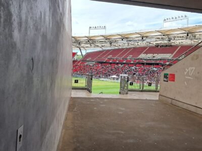 Gladbach, lanterna sem pontos, encara o Stuttgart às 15h30 desta sexta, em Brasília