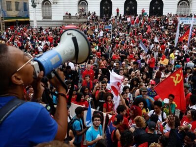 UNE faz atos pró-Lula no Rio e em outras capitais e promete mobilização até o 2º turno