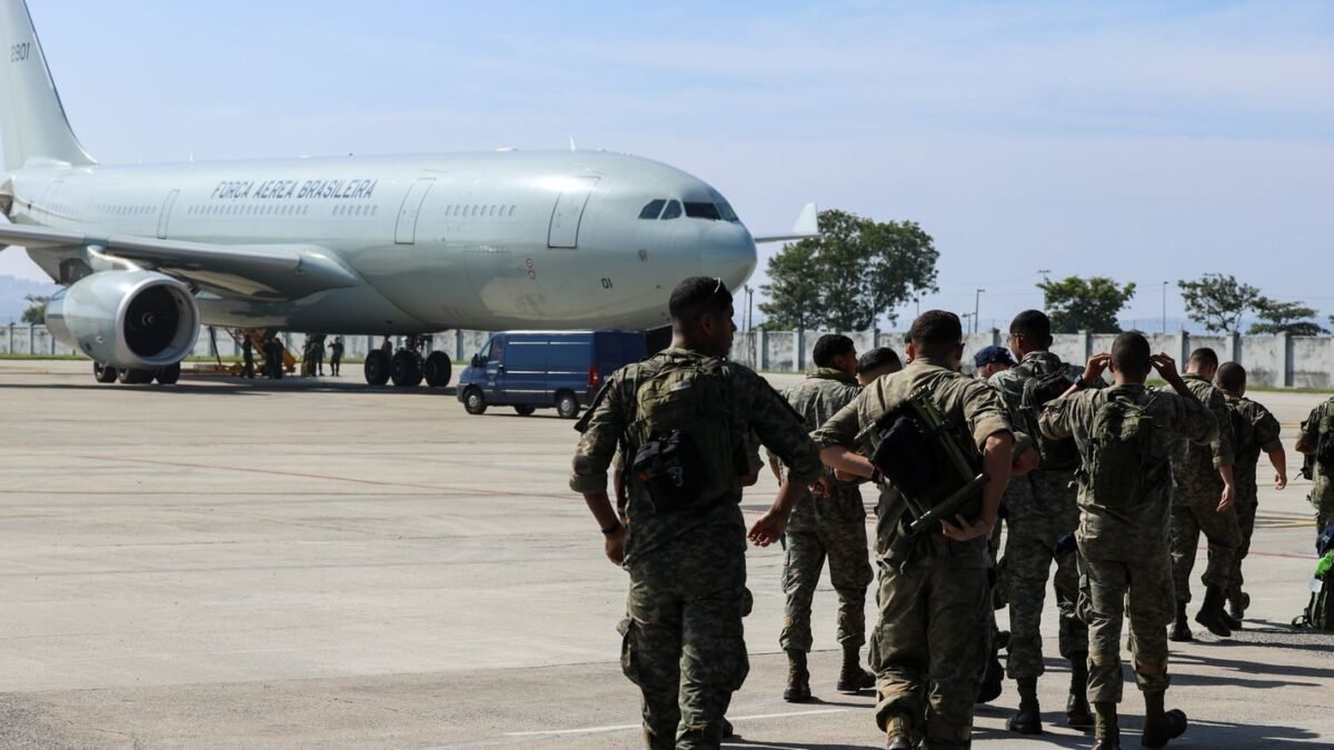 Avião militar C-130T dos EUA pousa no Galeão e segue para Lima sem explicação oficial