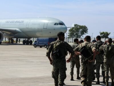 Avião militar C-130T dos EUA pousa no Galeão e segue para Lima sem explicação oficial