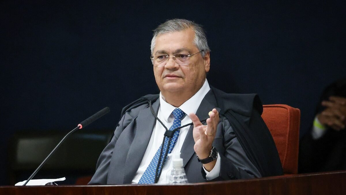 Dino manda PF investigar suposta interferência estrangeira nas eleições